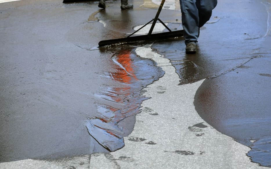Asphalt Sealcoating
